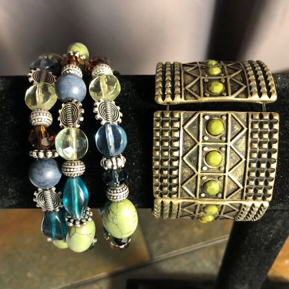 Bundle of 4 stretch bracelets - Picture 2 of 3